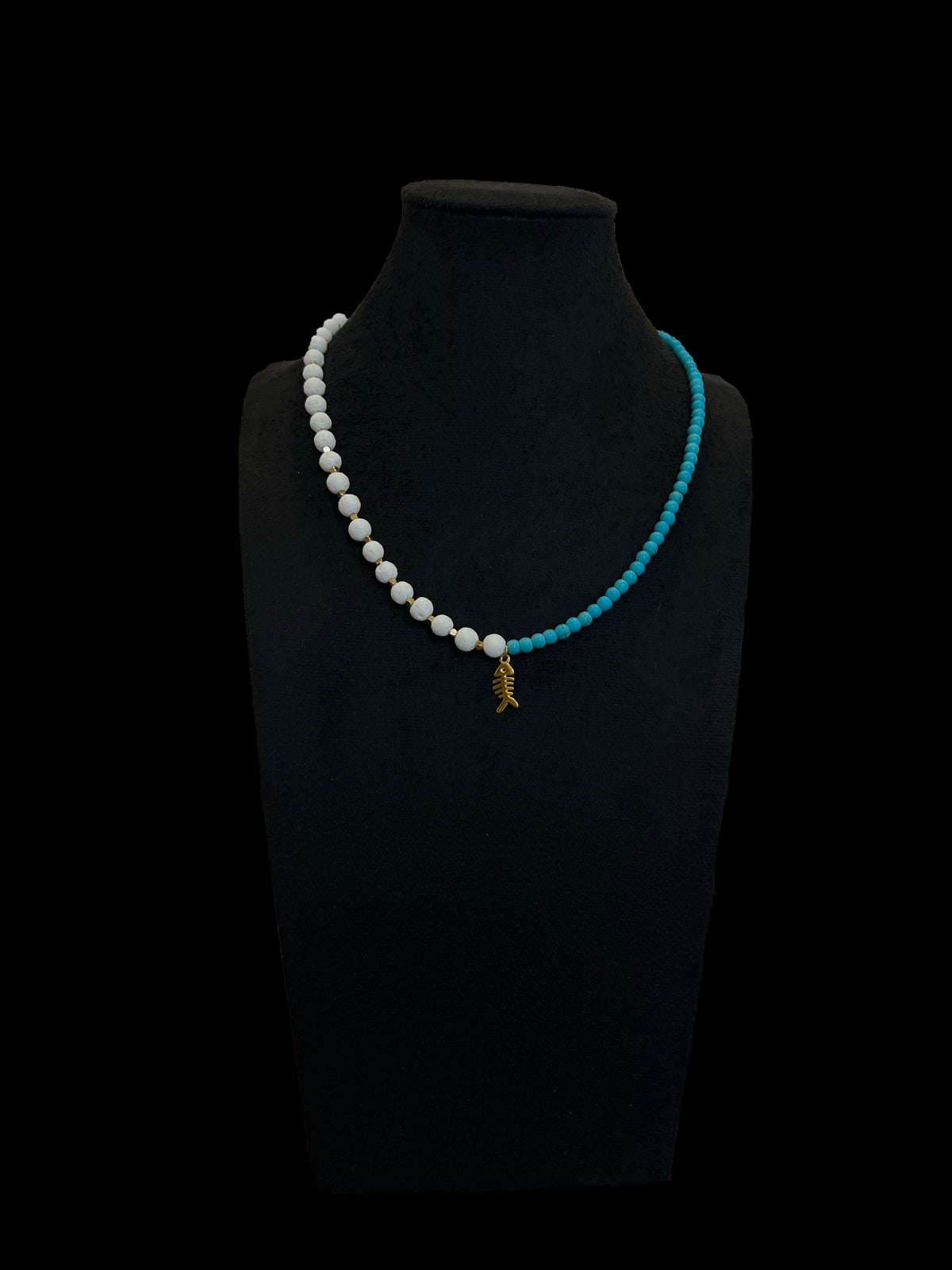 Necklace "Nereida" (Howlite/Coral Bamboo)